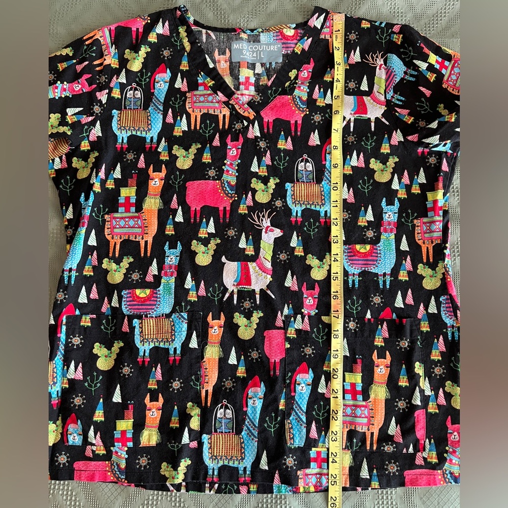 Med couture women’s large llamas scrub top.